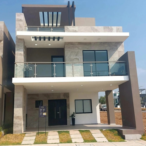 Casa De Lujo, Increíble En Venta A 45 Min. De La Cdmx