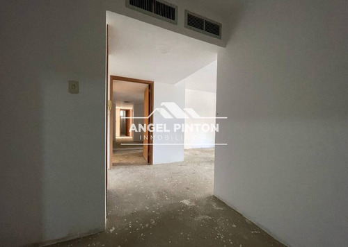 Apartamento En Venta En Av El Milagro Maracaibo Api 7114
