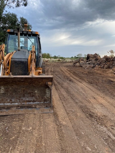 Imagen 6 de 10 de Servicio De Alquiler De Retroexcavadora Y Otras Maquinas.