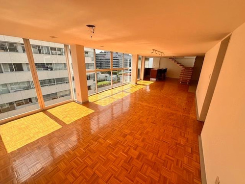 Penthouse En 3 Niveles De 420m2, Amplia Terraza Privada, Vigilancia, Excelente Ubicación.