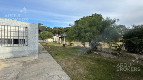 Casa De Tres Dormitorios En Alquiler En La Floresta