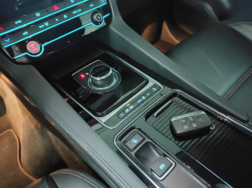 Imagem 12 de 15 de Jaguar F-pace 2.0 16v Ingenium Prestige Awd 4p Automático