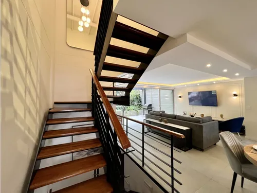 150m2 Casa En El Poblado