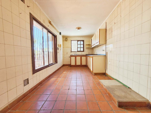 Departamento Interno Arroyito 4 Dormitorios Patio