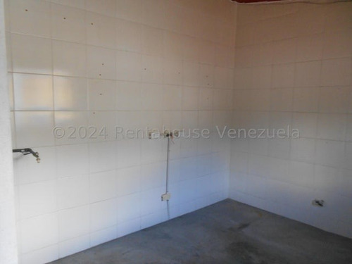 Bello Local , Para Ser Acondicionado En Alquiler En El Hatillo