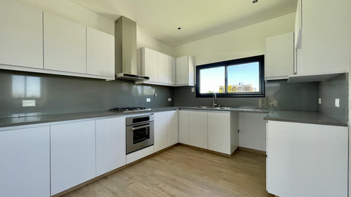 Casa En Venta En Puertos Del Lago En Una Planta