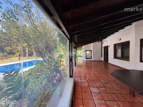 Casa En Solanas A Metros Del Mar