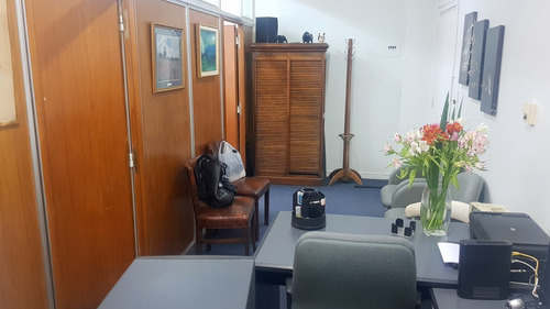 Imagen 5 de 14 de Lavalle Al 1700 Y Av. Callao, Tribunales. Piso 5. Contrafrente. Oficina De 3 Ambientes. 2 Despachos Cómodos. Recepción. Superficie 50 M2. Baño Propio En El Palier. No Es Apto Vivienda