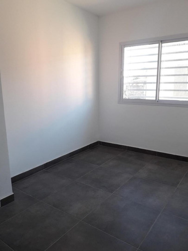 Duplex A Estrenar De 3 Ambientes Con Jardín Y Cochera