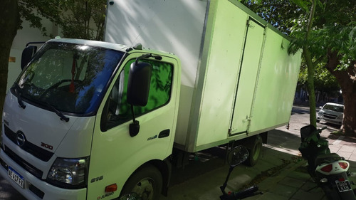Camion Hino (toyota) 816 Con Caja ( No Iveco No Accelo )