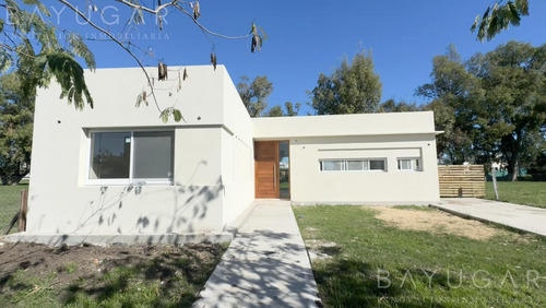 Venta Casa - Barrio Privado Santa Emilia / Pilar Del Este