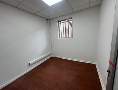 Se Arrienda Bodega Con Amplias Oficinas