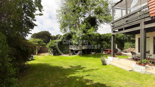 Casa En Venta De 7 Dorm. En Santo Domingo
