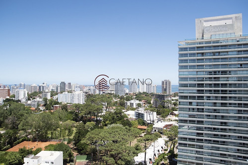 Hermoso Penthouse Con Vista Al Mar.- Ref: 2540