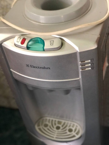 Imagen 1 de 6 de Dispensadora De Agua Electrolux Usado