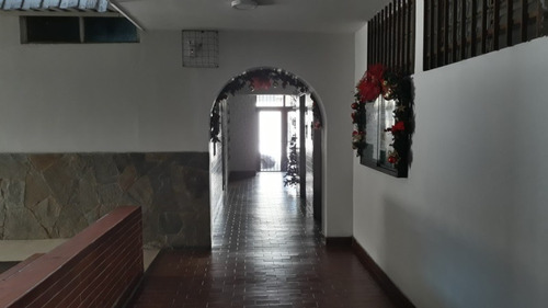Imagen 2 de 30 de Se Vende Apartamento Semi Amoblado Agua Blanca Angela Betancourt Foa-2304 04125067379 04244900499
