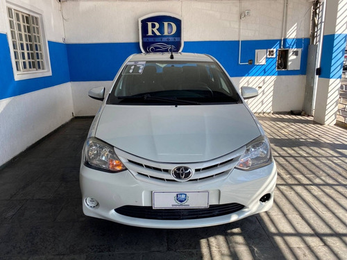 Imagem 3 de 14 de Toyota Etios 1.5 Xs Sedan 16v Flex 4p Manual 2017 Branco