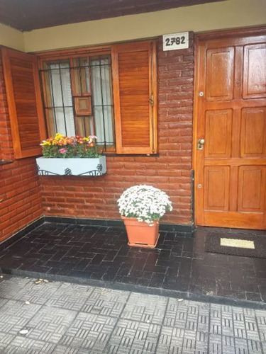 Imagen 2 de 22 de Venta De Casa De 3 Dormitorios En Los Hornos, La P