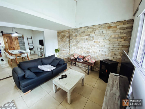 Casa En Venta - 2 Dormitorios 1 Baño - 95mts2 - Abasto, La Plata