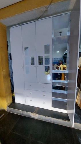 Imagem 3 de 5 de Guarda Roupa Branco Mdf 1.54 × 2.20alt.