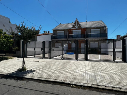 Triplex En Venta 4 Ambientes Con Patio Y Cochera A Estrenar 