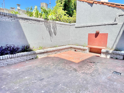 Casa Ph 4 Ambientes En Venta. Con Garage Y Fondo. Haedo Centro.