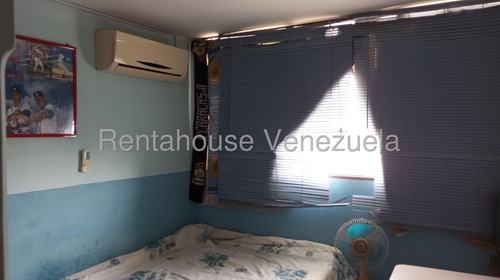 Maria E. Vende Con Excelente Ubicación Y Amoblado Apartamento En Centro, Lara#25-18761**3h 3b 95m2