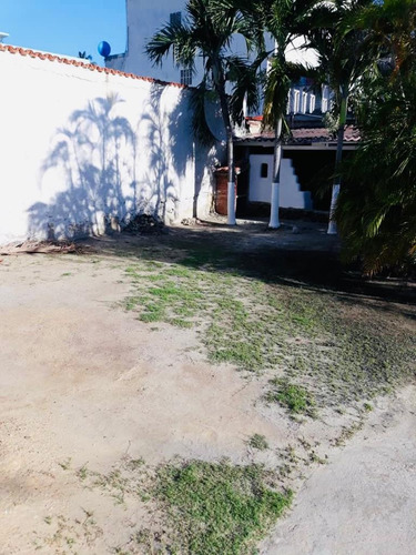 Imagen 3 de 30 de Casa Frente Al Mar, Ideal Para Posada. Precio Negociable !!!
