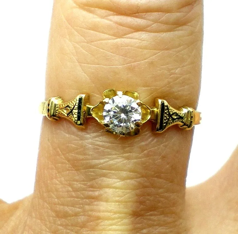 Anillo De Oro 18 Kt Y Zafiro Blanco Solitario