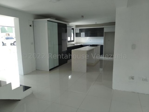 Renta House Vip Group Casas En Venta En Cabudare Lara Duplex Con Espectacular Cocina Moderna Ideal Para Remodelada En Conjunto Exclusivo De La Ciudad.