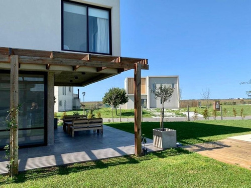 Imagen 26 de 30 de Casa Venta El Canton Norte 200 A Estrenar Piscina Y Parrilla
