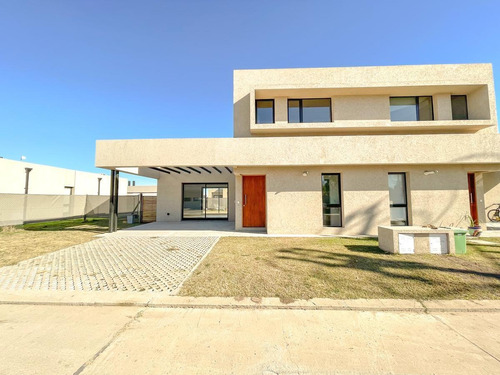 Imagen 2 de 26 de Casa 2 Dorm. - Condominios Don Mateo, Barrio Cerrado - Funes .