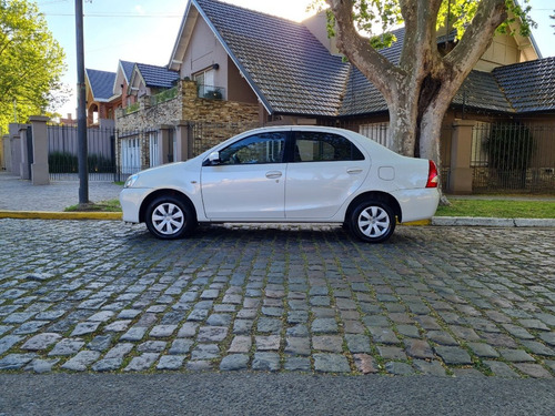 Imagen 8 de 14 de Toyota Etios 1.5n Xs 4p 61.000km