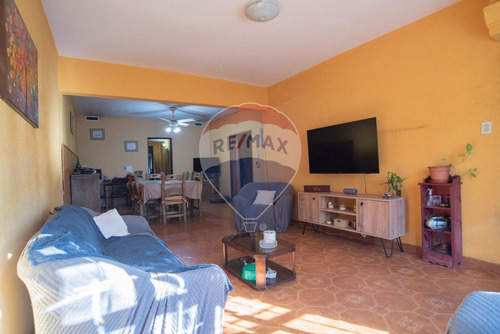 Venta Casa 4 Amb. En Palomar Av. Rosales 2100