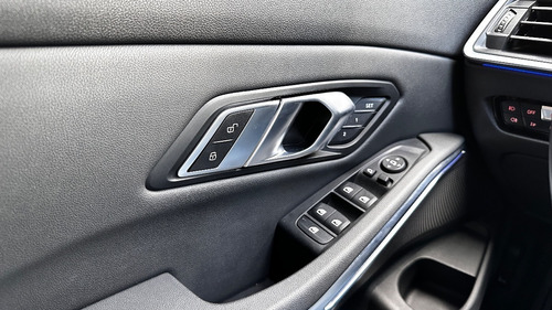 Imagen 25 de 25 de Bmw Serie 3 G20 2019 330i Sedan Sport Line 252cv Shadow