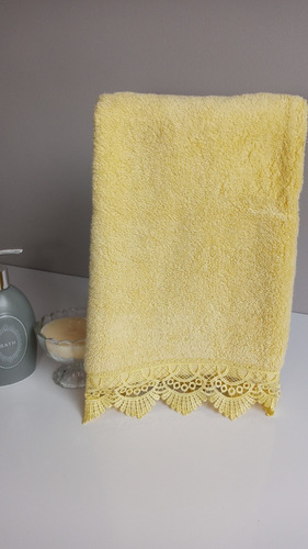 Imagem 3 de 4 de Toalha De Rosto Amarelo Claro 46x76cm Com Guipir Amarelo