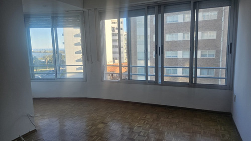 2 Dormitorios En Punta Carretas, Sobre Rambla
