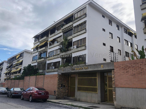 D Apartamento En Venta En La Urbanización Miranda  Totalmente Remodelado 61 M2 Tres Dormitorios Tres Baños Cuatro Puestos Estacionamiento Parque Piscina Gimnasio Parrillera Jardín  Vista Panorámica