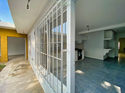 Casa Venta Barrio Fisherton 3 Dormitorios Jardin Quincho Cochera