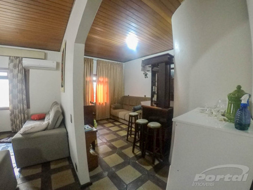Salto Do Norte - Casa Residencial Com 4 Dorms. Sendo 1 Suíte Living 3 Ambientes Estar, Tv E Bar,lavabo, Varanda ,cozinha,lavanderia,e Despensa, Peças Amplas,construção Sólida, Excelente Estado De Co