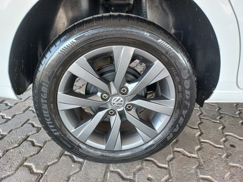 Imagem 7 de 7 de Volkswagen Voyage 2017 1.6 Msi Comfortline Total Flex 4p