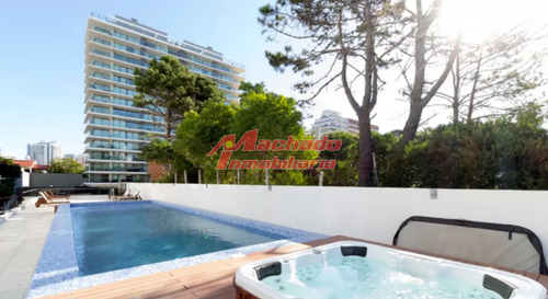 Apartamento En Venta En Torre Esmeralda De 3 Dormitorios , En Punta Del Este