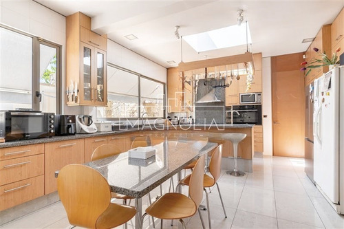 Casa En Arriendo De 7 Dorm. En Lo Barnechea