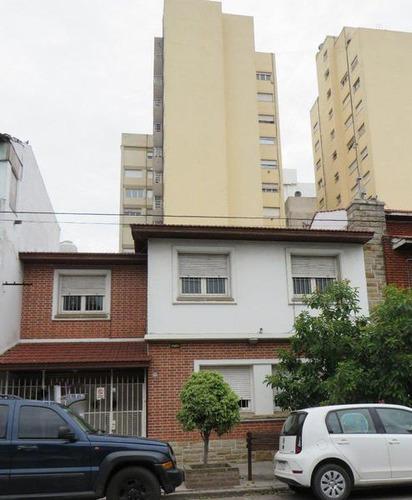 Chalet Sobre Lote De 10,39 X 26,35 - Distrito C1a - 900m2 Edificables