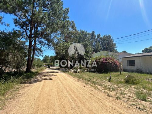 Casa En Venta Piriápolis - Los Ángeles. 5 Cuadras De La Playa Y Rambla. Zona Residencial. Buena Oportunidad De Inversión