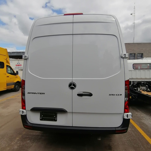 Imagen 9 de 10 de Sprinter Cargo Mediana 5.5 Ton Doble Rodada, Mod. 2021