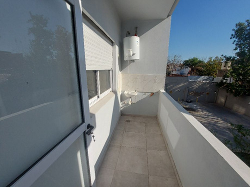 Departamento Tipo Casa En Alquiler En Lanus Oeste