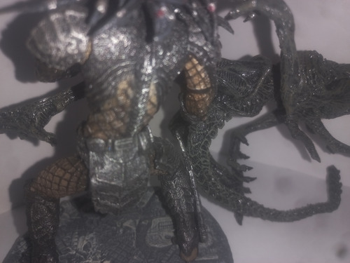 Mcfarlane Alien Vs Predator Avp Celtic Predator Throws Alien (Usado)