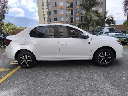 Renault Logan 1.6 Privilege / Intens