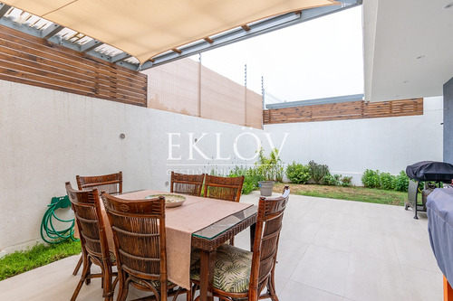 Casa Mediterránea En Lomas De Montemar, Moderna Y Con Vista